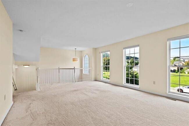 Foto del edificio - 510 W Village Green Blvd