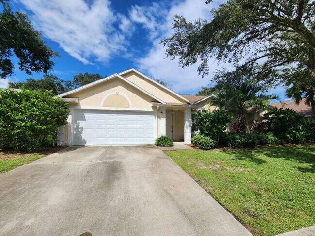 Foto del edificio - Lovely 3 bedroom home spacious floorplan