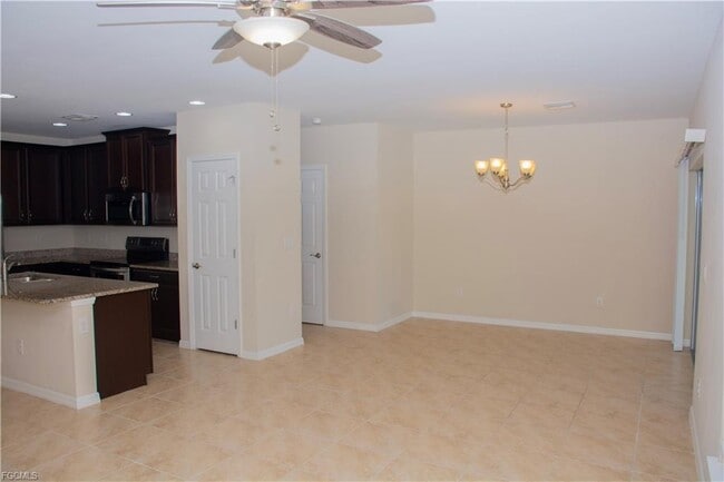 Foto del edificio - 3724 Crofton Court