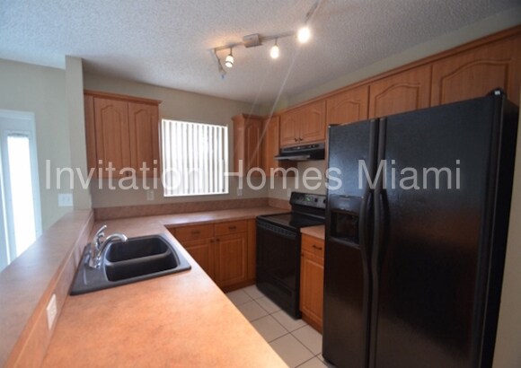 Building Photo - 6345 Seagrape Cir