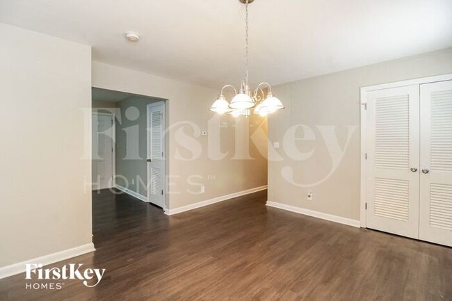 Building Photo - 816 Fairmeadow Ave