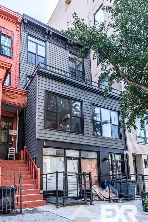 Foto principal - 155 Tompkins Ave