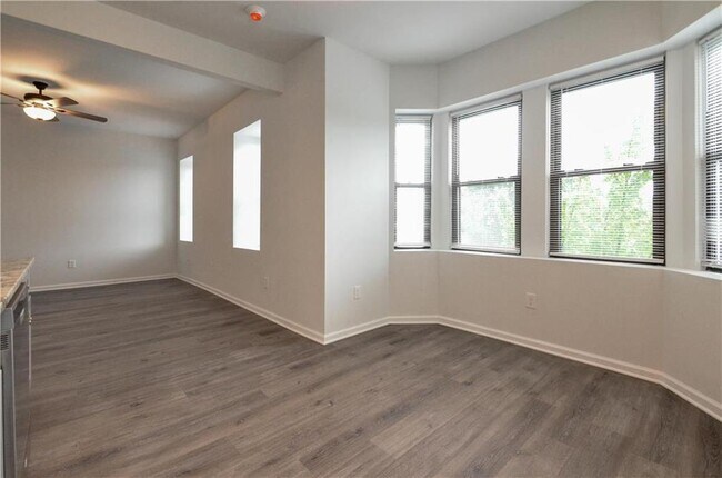 Building Photo - 10 W Goepp St