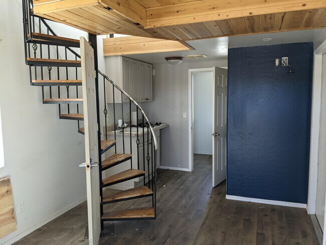 Building Photo - 7750 N Williamson Valley Rd