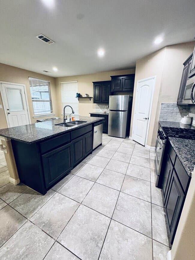 Foto del edificio - 1603 Laguna Meadows Tr