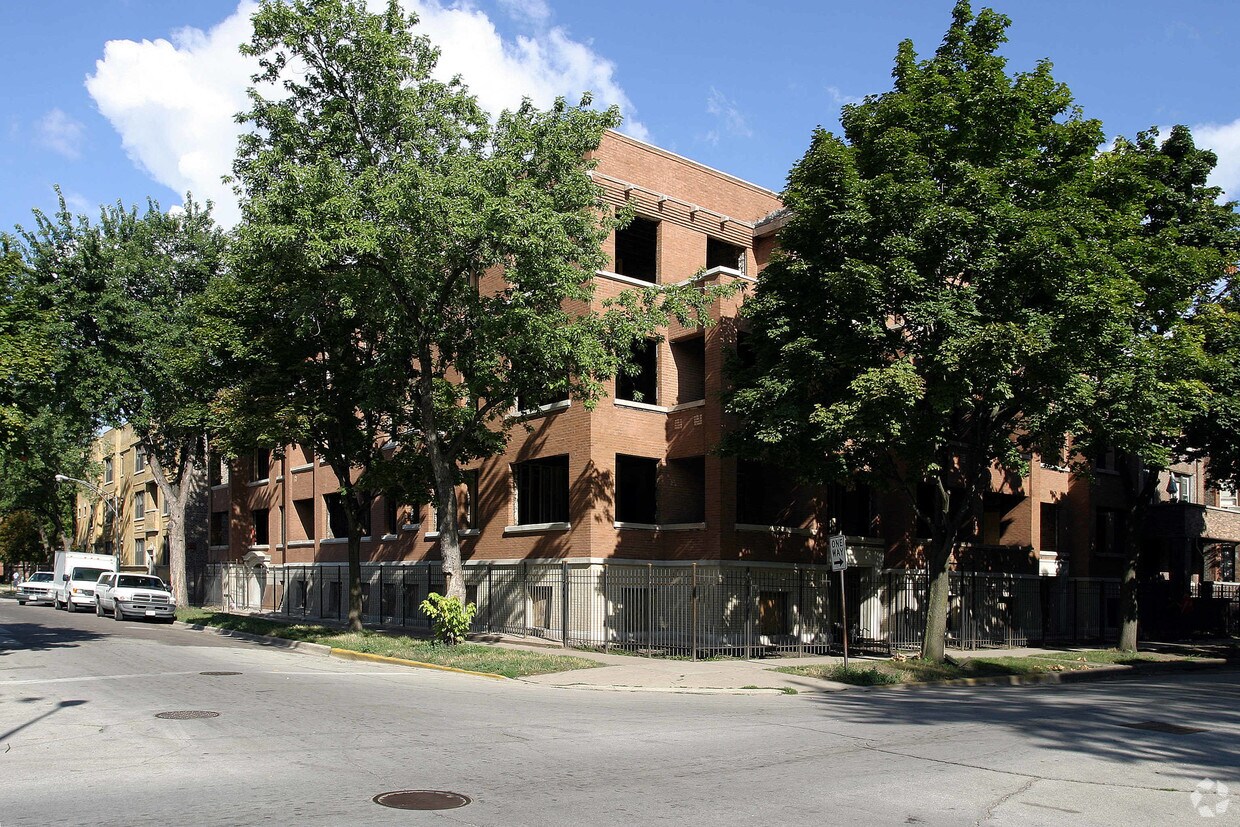 Primary Photo - 6152-6158 S Eberhart Ave