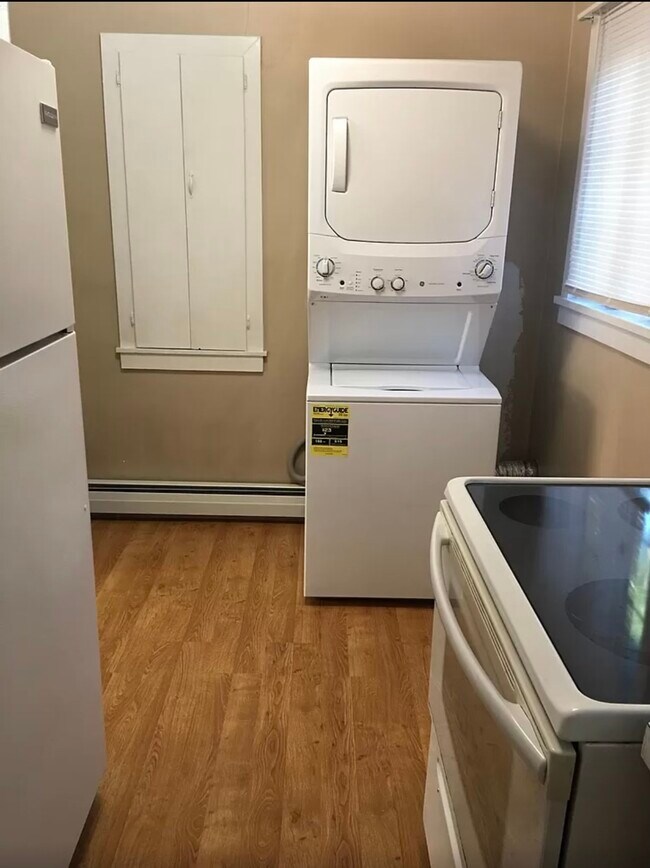 Washer/dryer - 262 West St