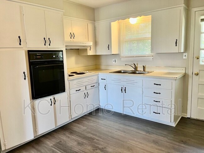 Building Photo - 817 S Grant St