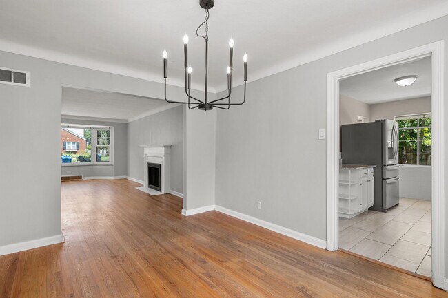 Building Photo - 786 Chelsea Ave