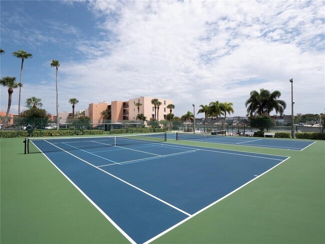 Foto del edificio - 7405 Bay Island Dr S
