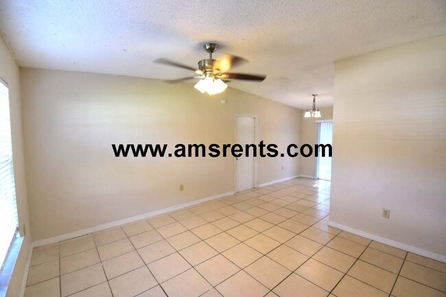 Building Photo - Charming 3-bedroom, 2-bathroom home in Poinciana