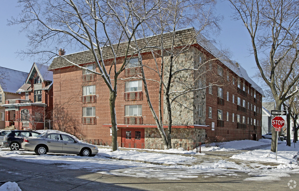 Primary Photo - River Beach Apartments