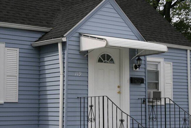 Building Photo - Beautiful and Spacious 4 Bedroom House in ...