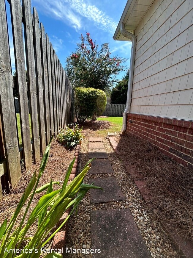 Building Photo - 3 br, 2 bath House - 103 Holland Trail