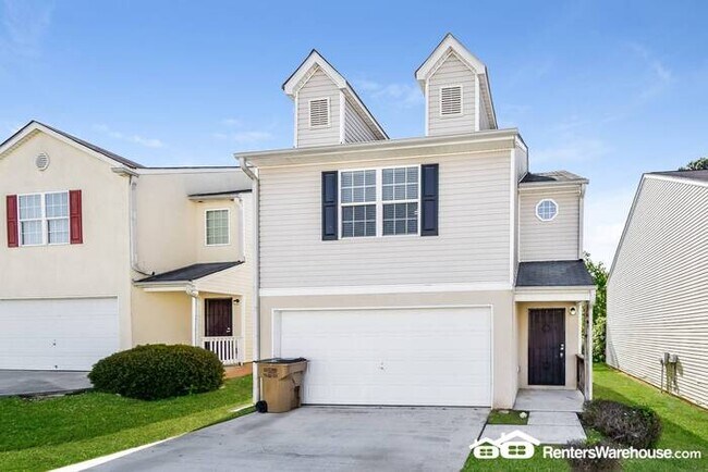 Building Photo - Spacious Traditional off Old National