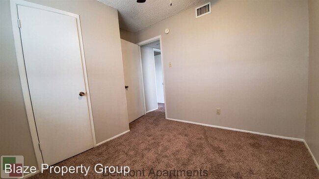 Foto del edificio - 1 br, 1 bath Apartment - 4101 Republic Ave