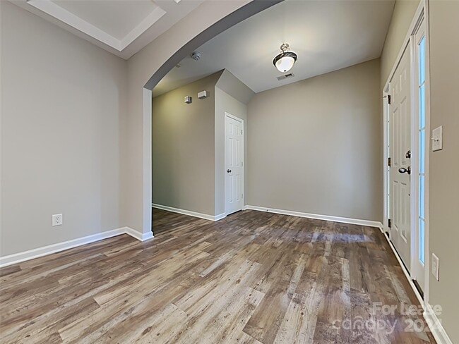 Building Photo - 1909 Thorn Crest Dr