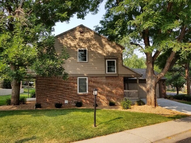 Foto del edificio - Immaculate Two Story Detached Patio Home