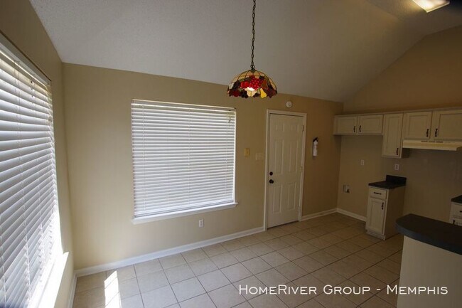 Building Photo - Minutes from Downtown Bartlett!