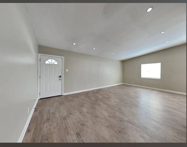 Foto del edificio - 13257 E Ave W 2