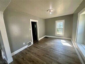 Building Photo - 2302 9th St SW