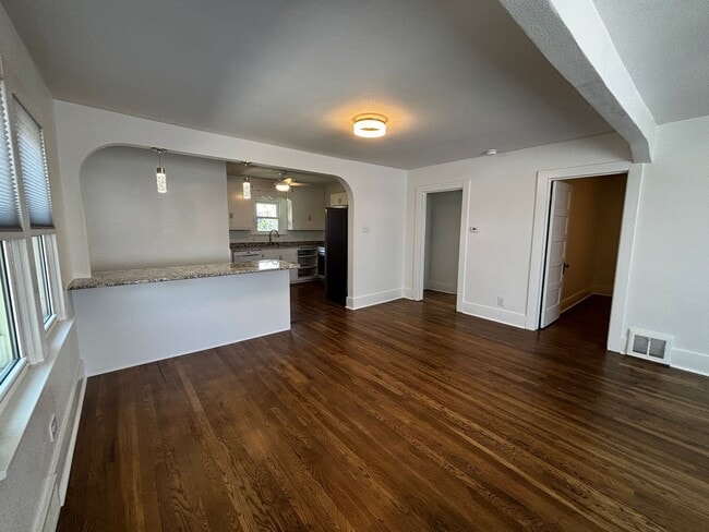 Building Photo - 3 Bedroom 2 Bathroom Home Near FE Warren & Frontier Park