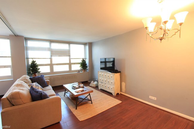 Building Photo - 1 br, 1 bath  - 88 W Schiller St Apt 405