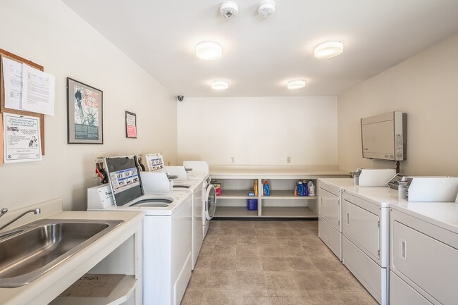 Building Photo - Woodlawn Apartments