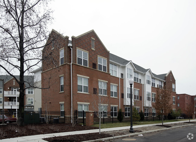 Foto del edificio - Senior Living at Cambridge Heights Apartments