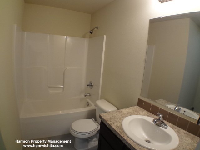 Foto del edificio - 3 Bed 2 Bath Duplex Near 21st & Amidon