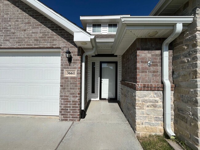Building Photo - Newer Built 3 Bedroom Home for Rent in Orc...
