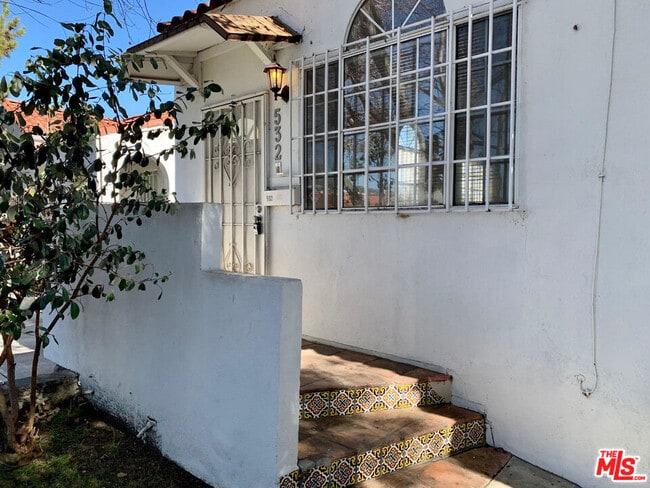Building Photo - 532 N Poinsettia Pl