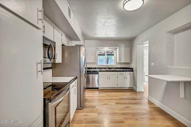 Foto del edificio - Charming 4 bed 2 bath near ASU!