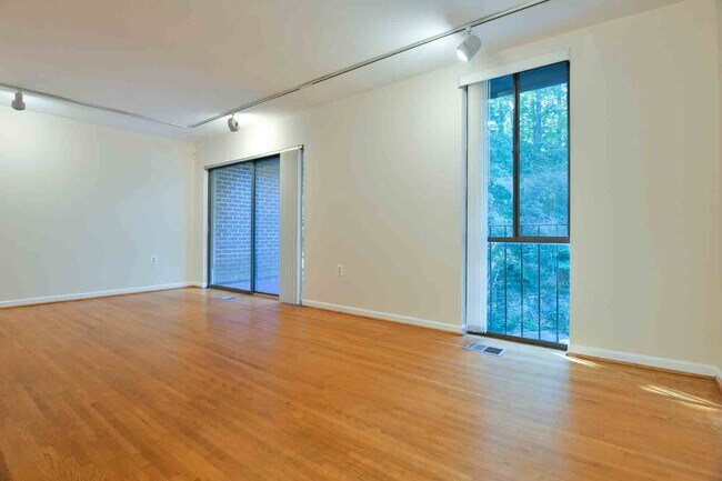 Foto del edificio - 10721 Deborah Dr