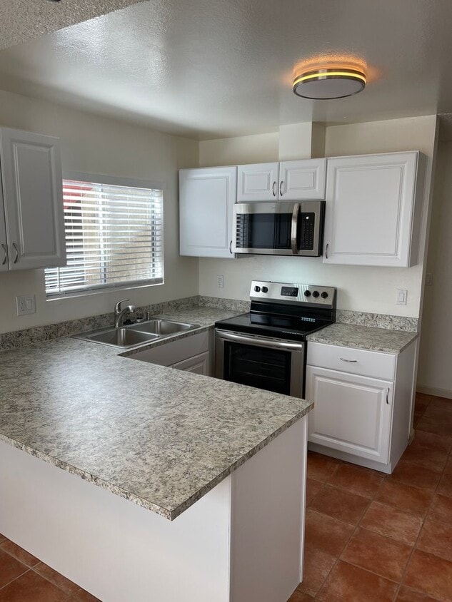 Primary Photo - Bright and Charming 3 Bedroom 2 Bath Condo...