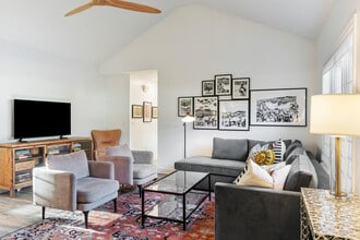 Building Photo - 340 Clover St