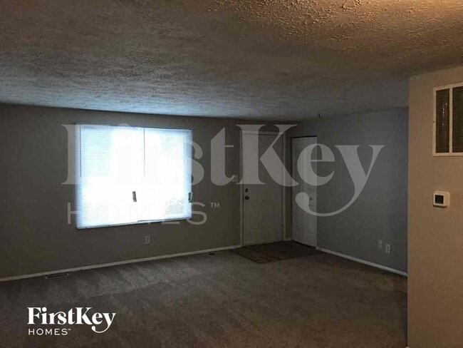 Foto del edificio - 5901 Pemberly Dr