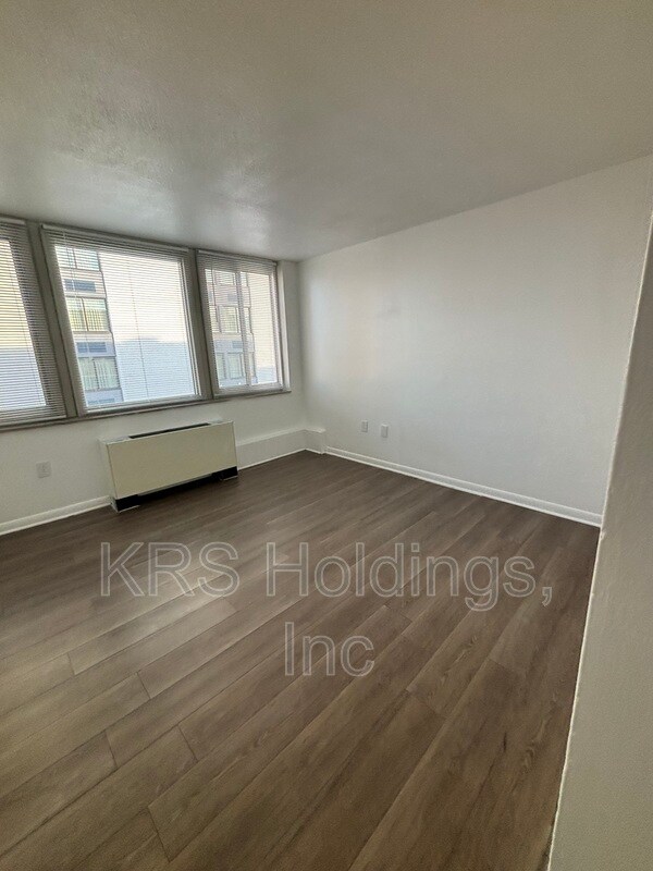 Building Photo - 311 W Franklin St