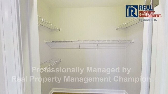 Foto del edificio - Fabulous End Unit Townhome with Three Master Bedrooms