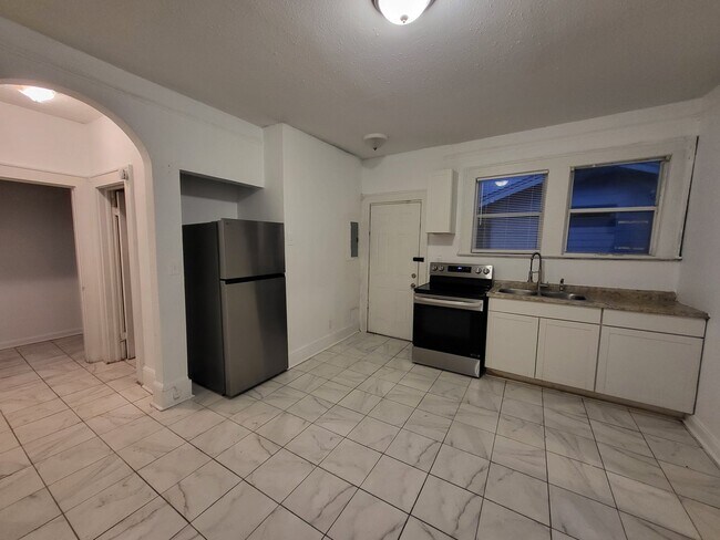 Foto del edificio - 4304-4306 Springfield Blvd