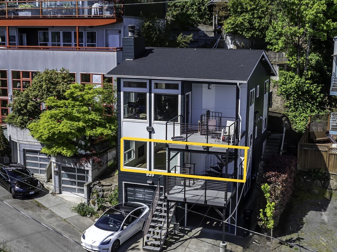 Photo - 329 Lakeside Ave S