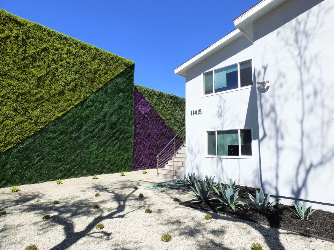 11415 Miranda St Unit 11415, Los Angeles, CA 91601 Room for Rent in