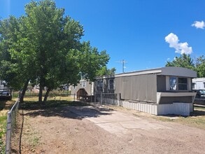 Building Photo - 64 Dakota St