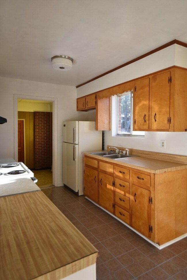 Building Photo - 2084 Caretta St