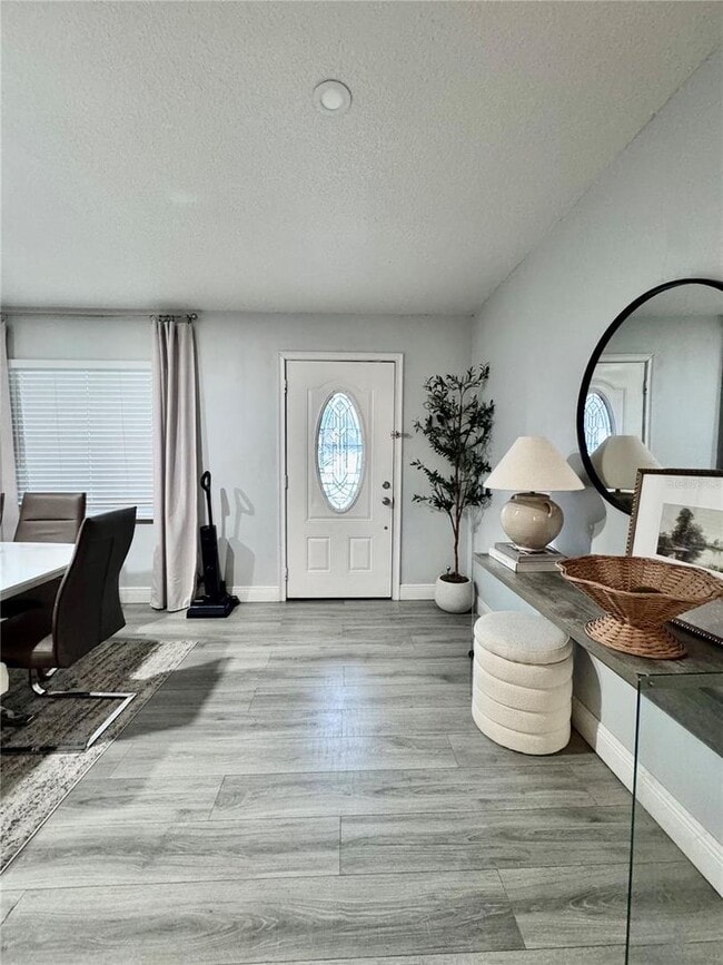 Foto del edificio - 6Bed 3 bath ...  MOTHER/DAUGHTER BEAUTIFUL HOUSE IN DOWNTOWN KISSIMMEE!!!