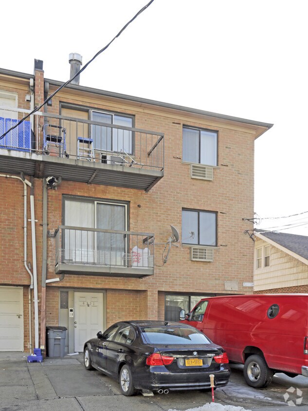 Foto del edificio - 43-31 165th St