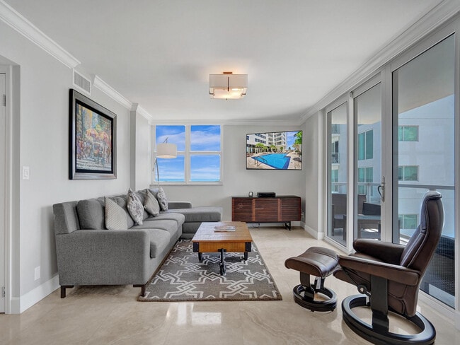 Building Photo - 209 N Fort Lauderdale Beach Blvd