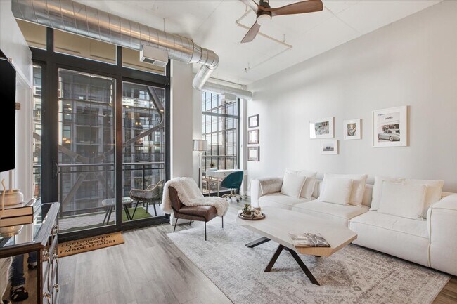Foto del edificio - 740 W Fulton St
