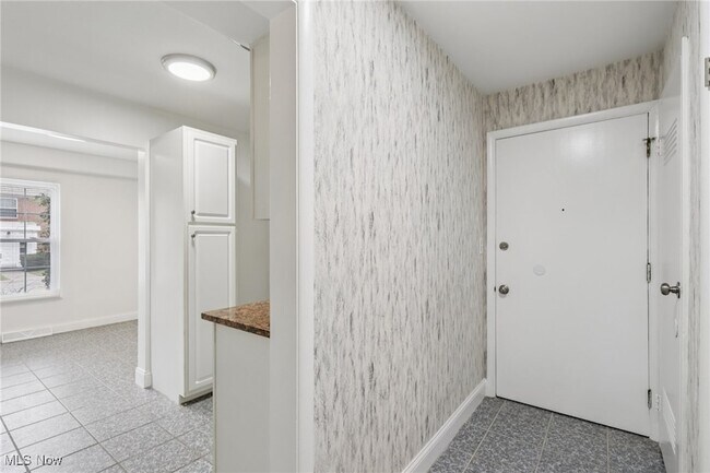 Building Photo - 3279 Warrensville Center Rd