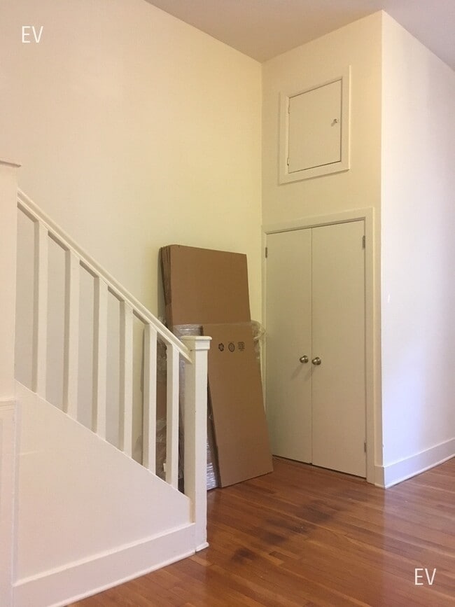 Building Photo - 37 E 65th St